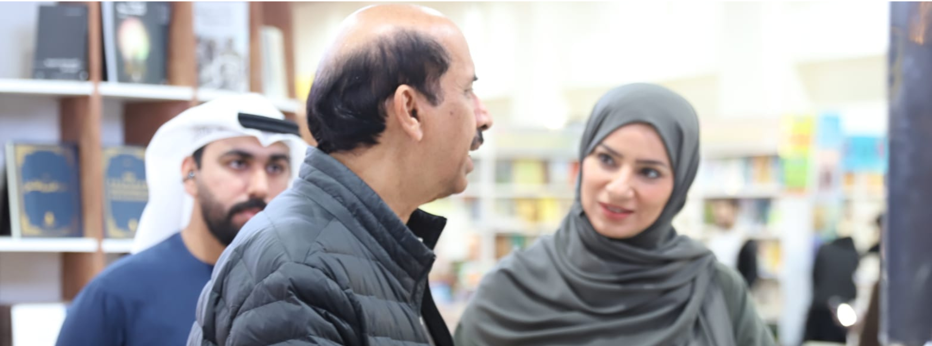 محمد المر يزور منصة حكومة الفجيرة في معرض القاهرة الدولي للكتاب ويشيد بمشاركتها الثقافية.